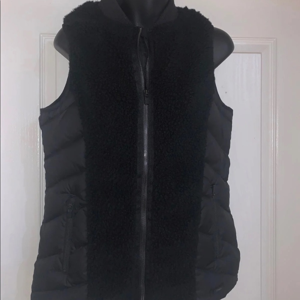 Athleta Puffer Vest Small